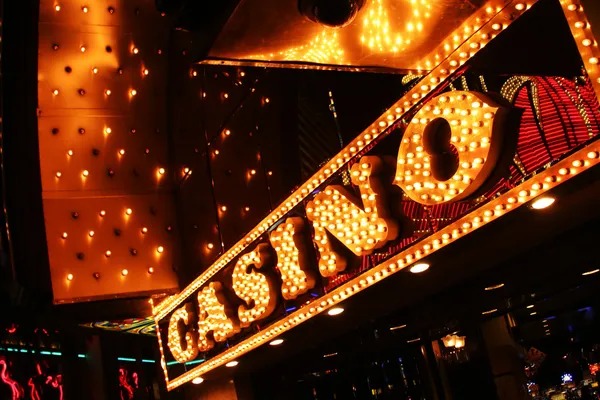 Jurassic Kingdom slot reels and dinosaur symbols